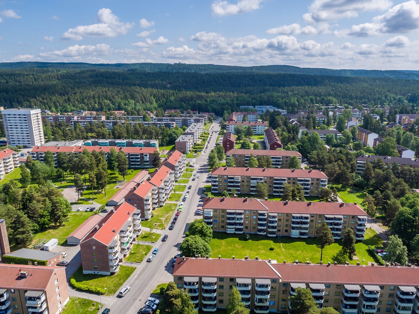 Borettslaget ligger attraktiv til med nærhet til Østmarka, butikker, skoler m.m. Galleribilde