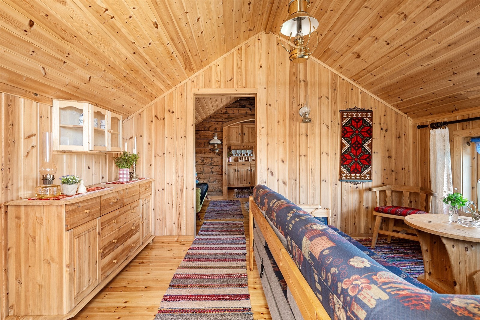 Tregulv gjennom hele hytten Galleribilde
