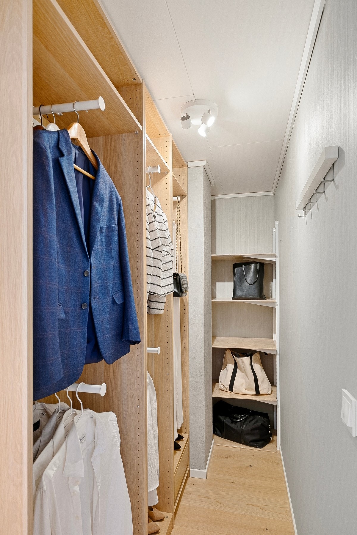 Boden er innredet som et walk-in closet. Galleribilde
