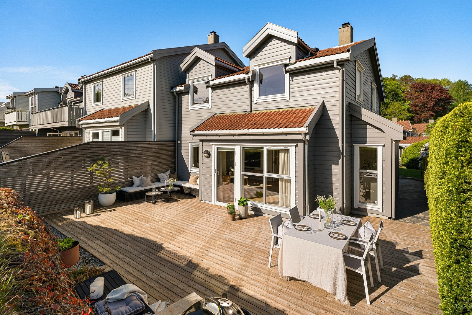 Uteplassen og boligen har lite innsyn. Galleribilde