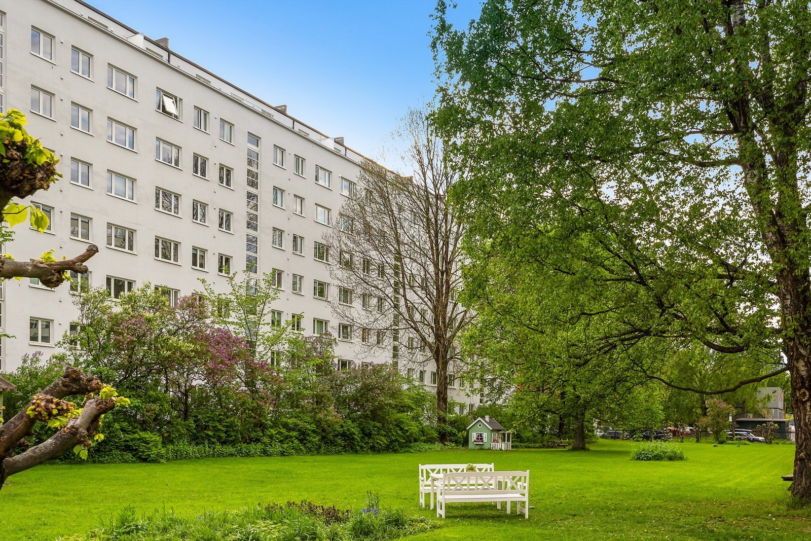Legg merke til at det er godt med luft mellom byggene in nærområdet. Flere flotte grøntområder som Marienlystparken, Stensparken og Frognerparken med meget gode tur- og rekreasjonsmuligheter like i nærheten. Galleribilde