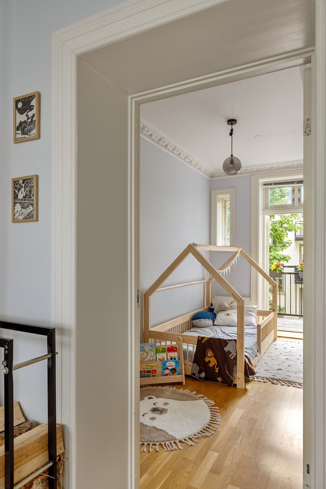 Det andre soverommet har direkte utgang til balkongen. Galleribilde