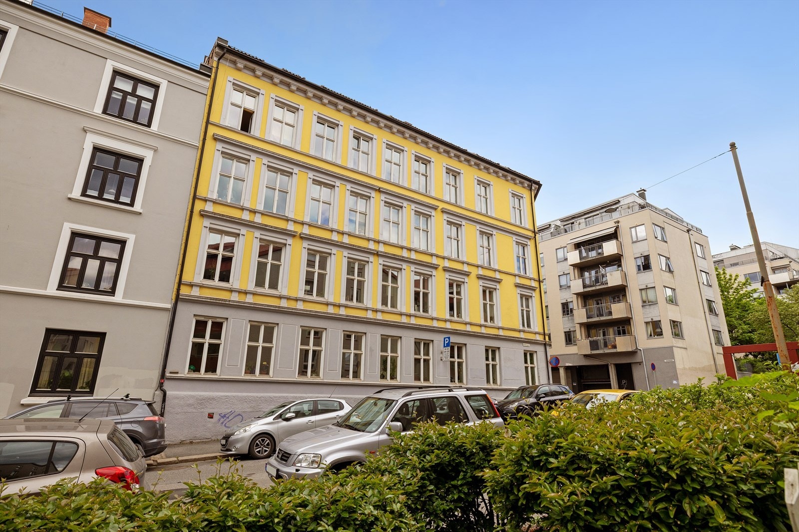 Eiendommen ligger i en rolig og tilbaketrukket sidegate på øvre Grünerløkka. Galleribilde