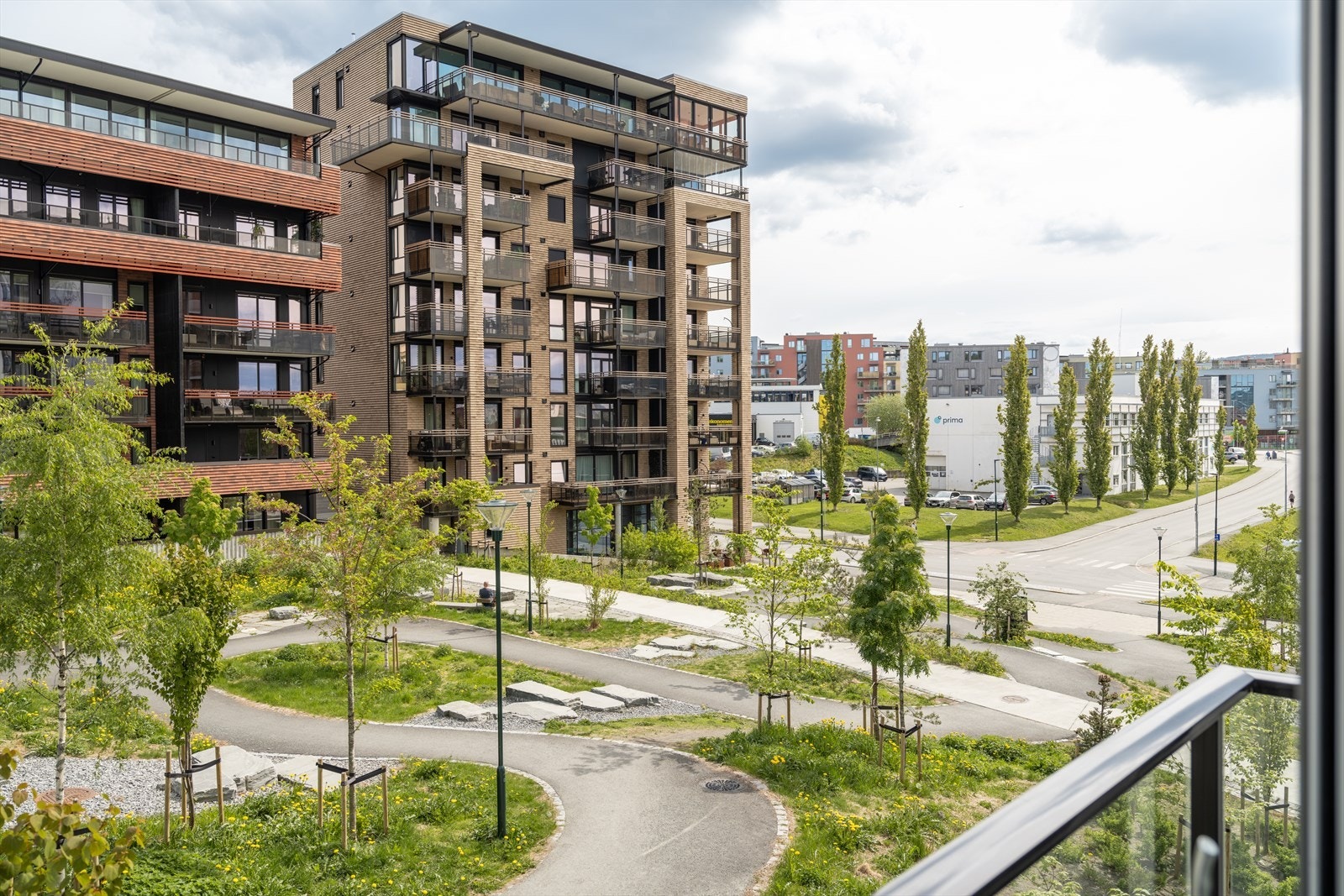 Bygget og leiligheten ble ferdigstilt i 2022 og er vurdert til gjennomgående TG0 av takstmann. Det kan skiltes med gjenværende nybygg- garanti til 2027. Galleribilde