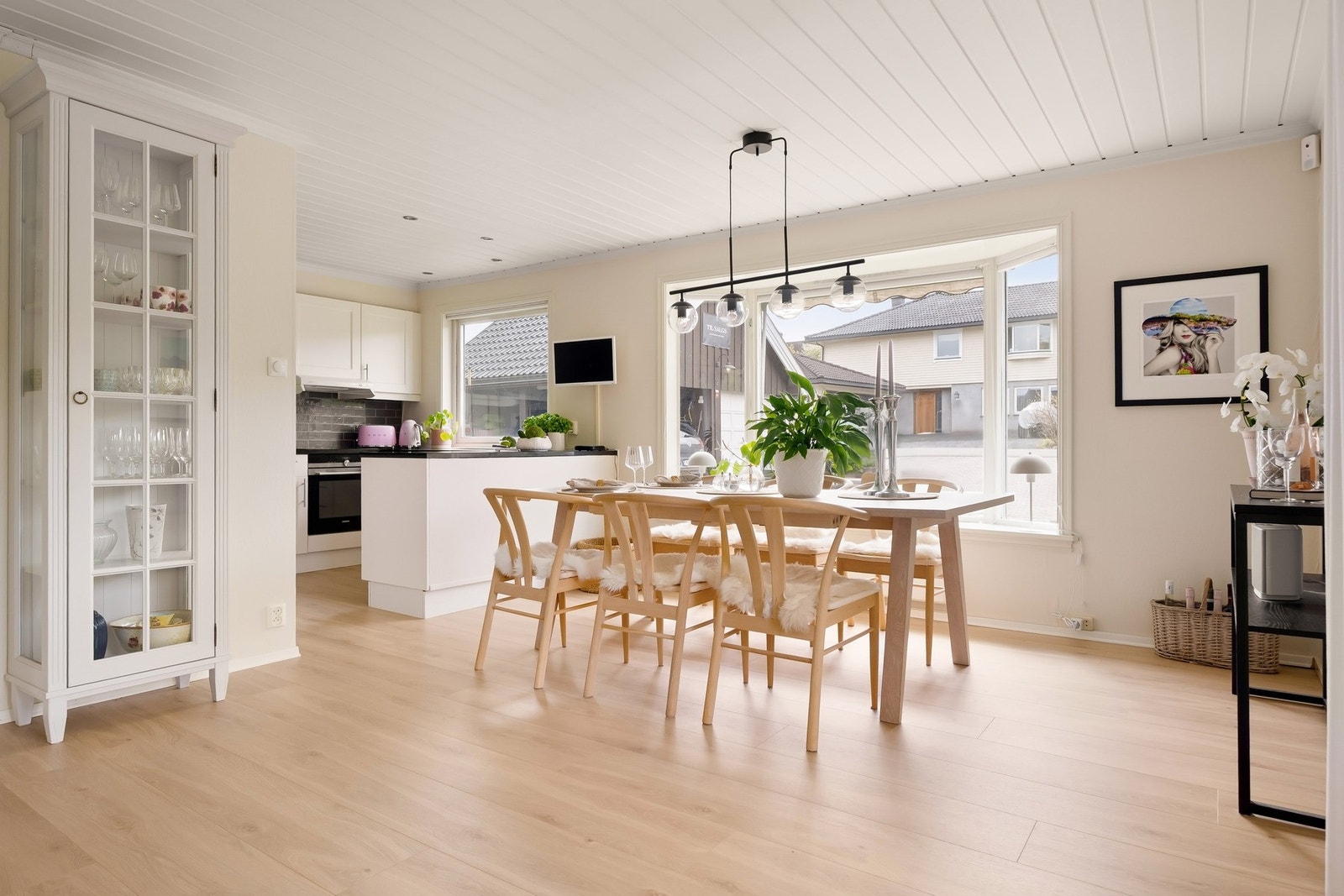 Her er det god plass til å innrede med langbord, hvor man kan samles til hyggelige måltider Galleribilde