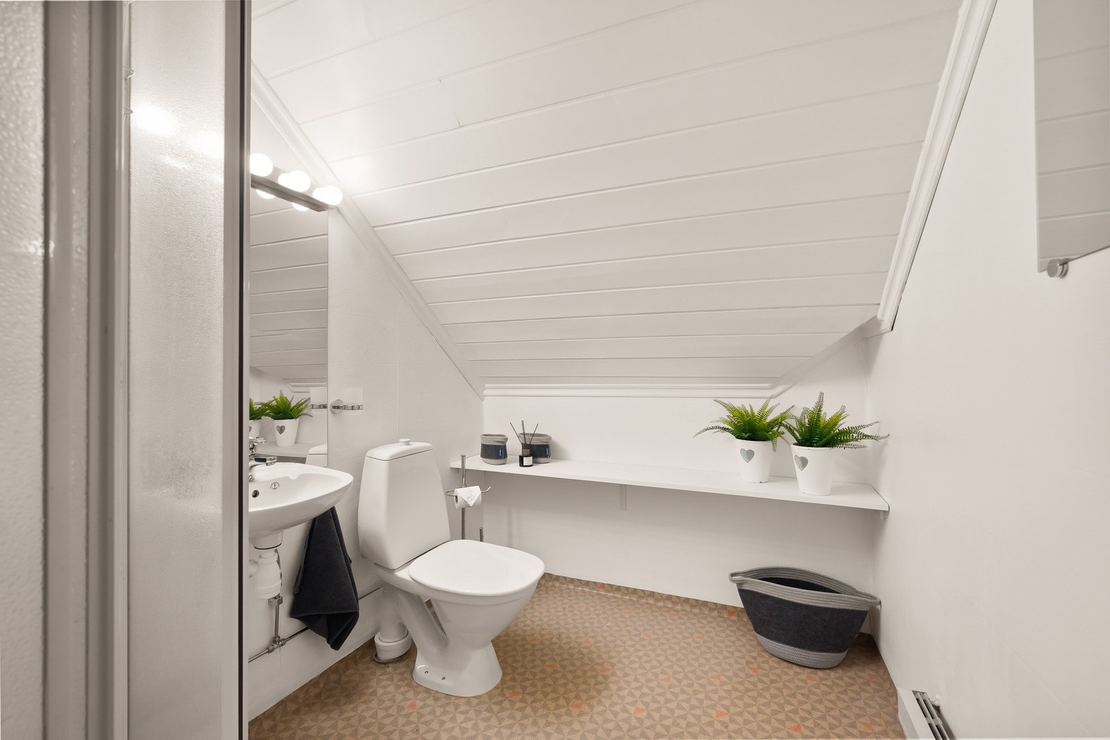 Bad i loftsetasjen Galleribilde