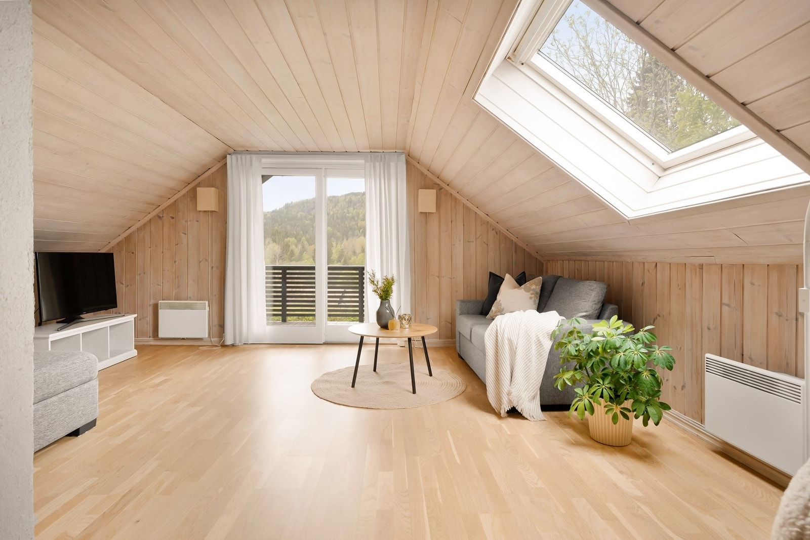 Fra loftsstuen er det adkomst ut til balkongen Galleribilde