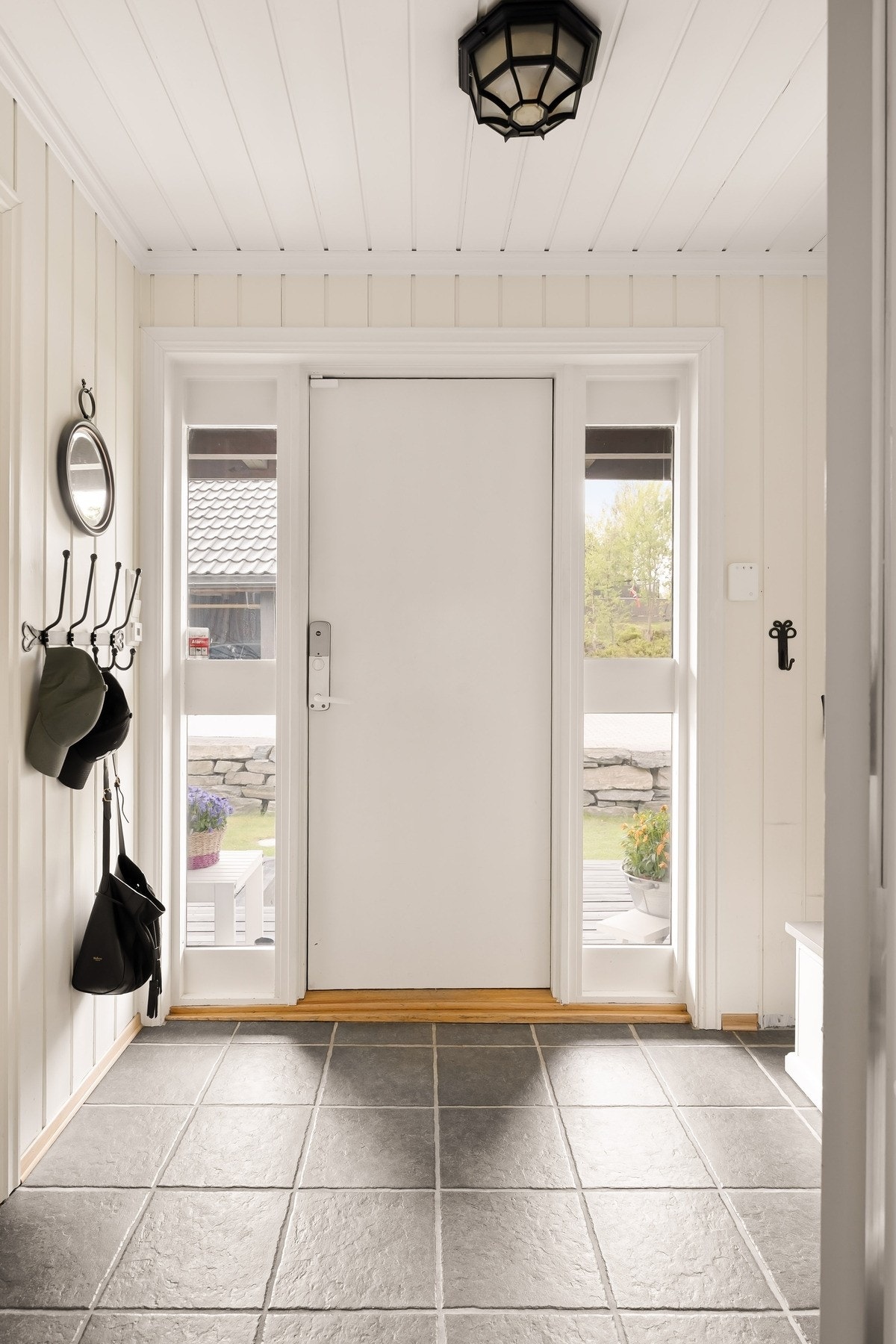 Velkommen inn til en lys og innbydende entré Galleribilde