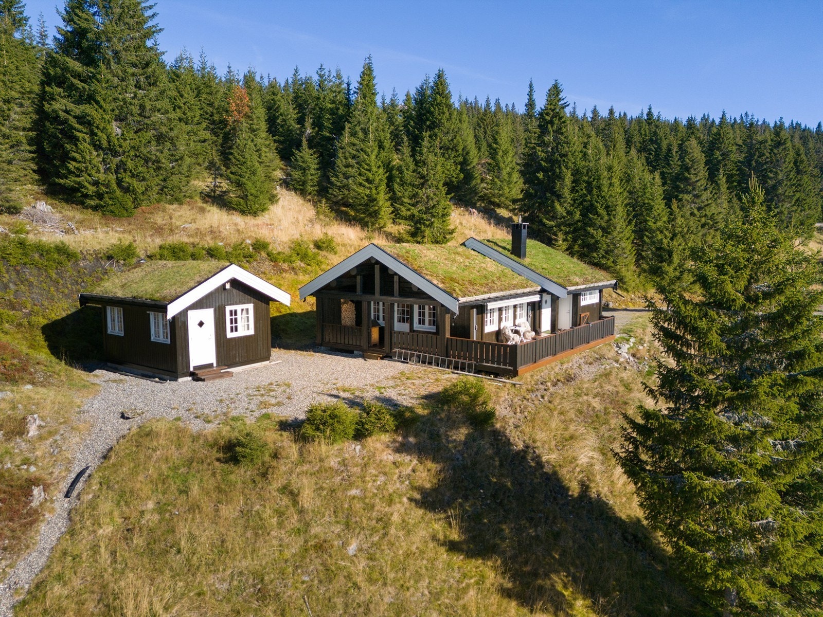 Velkommen til Nattrudstillia 16! Herlig familiehytte med en flott beliggenhet på en liten høyde. (Foto: Pholio v/ Bjørnar Fjeldberg) Galleribilde