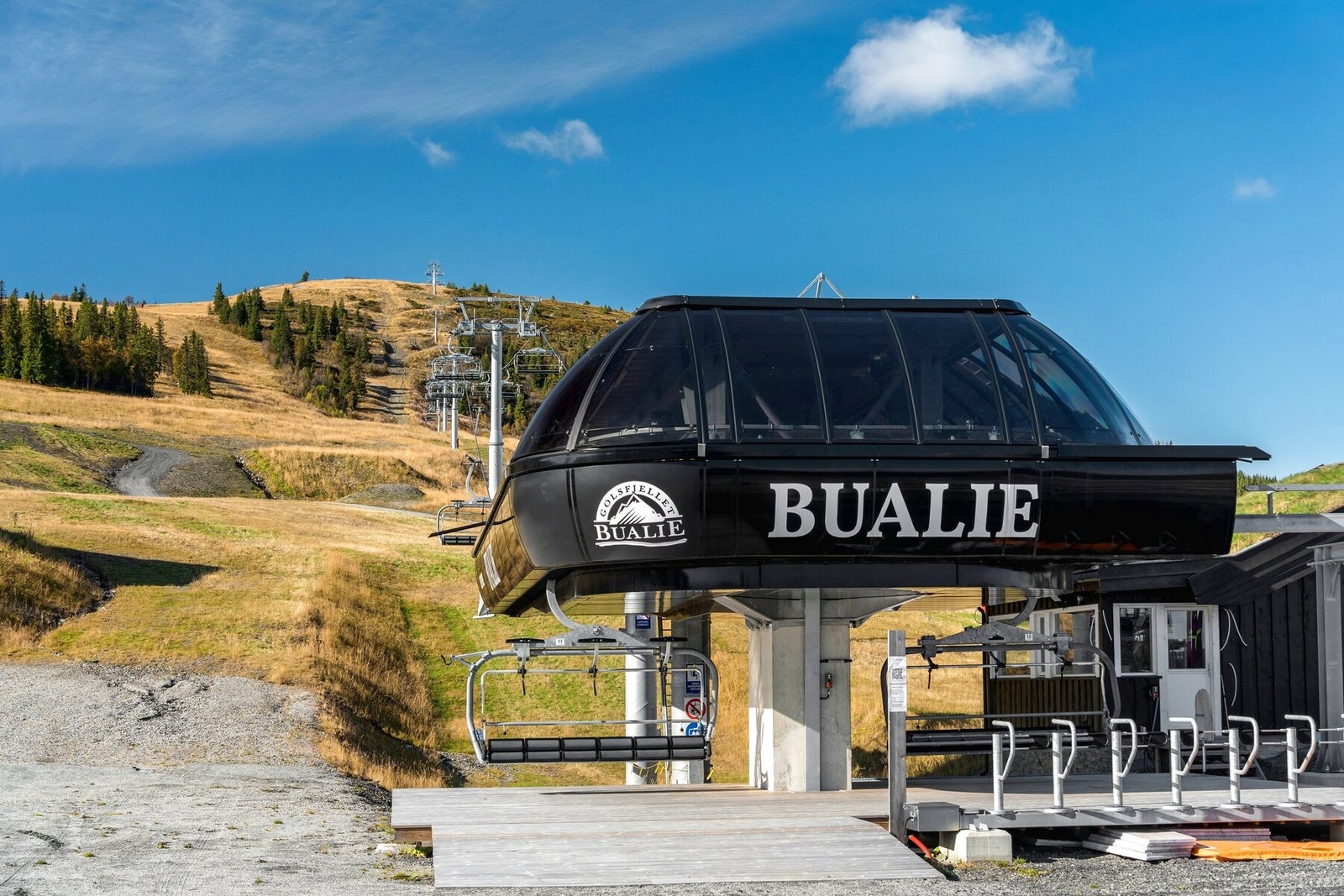 Her kan du ta heisen opp på toppen og gå/sykle innover i fjellet eller kjøre mountaincart ned bakken. Galleribilde