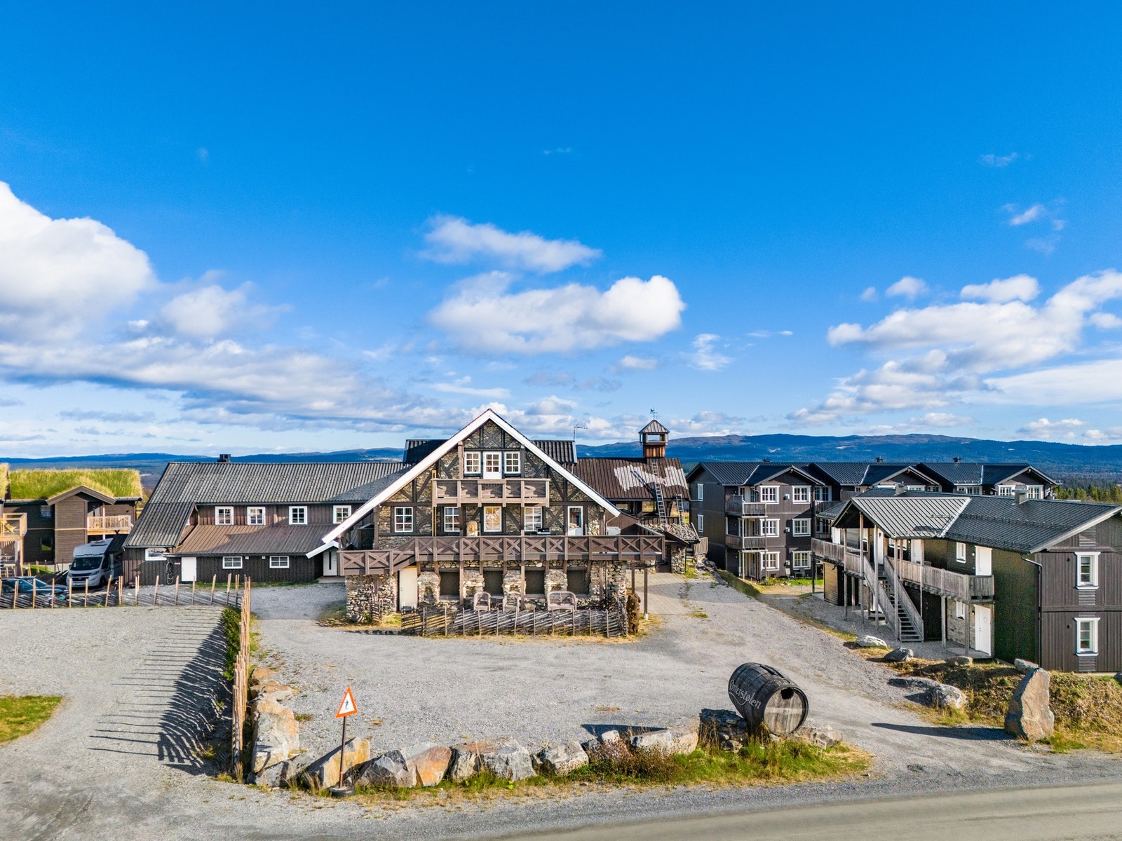 En stor toppleilighet beliggende på tidligere Ørterstølen Fjellstue. Leiligheten ble ombygd i 2017. Galleribilde