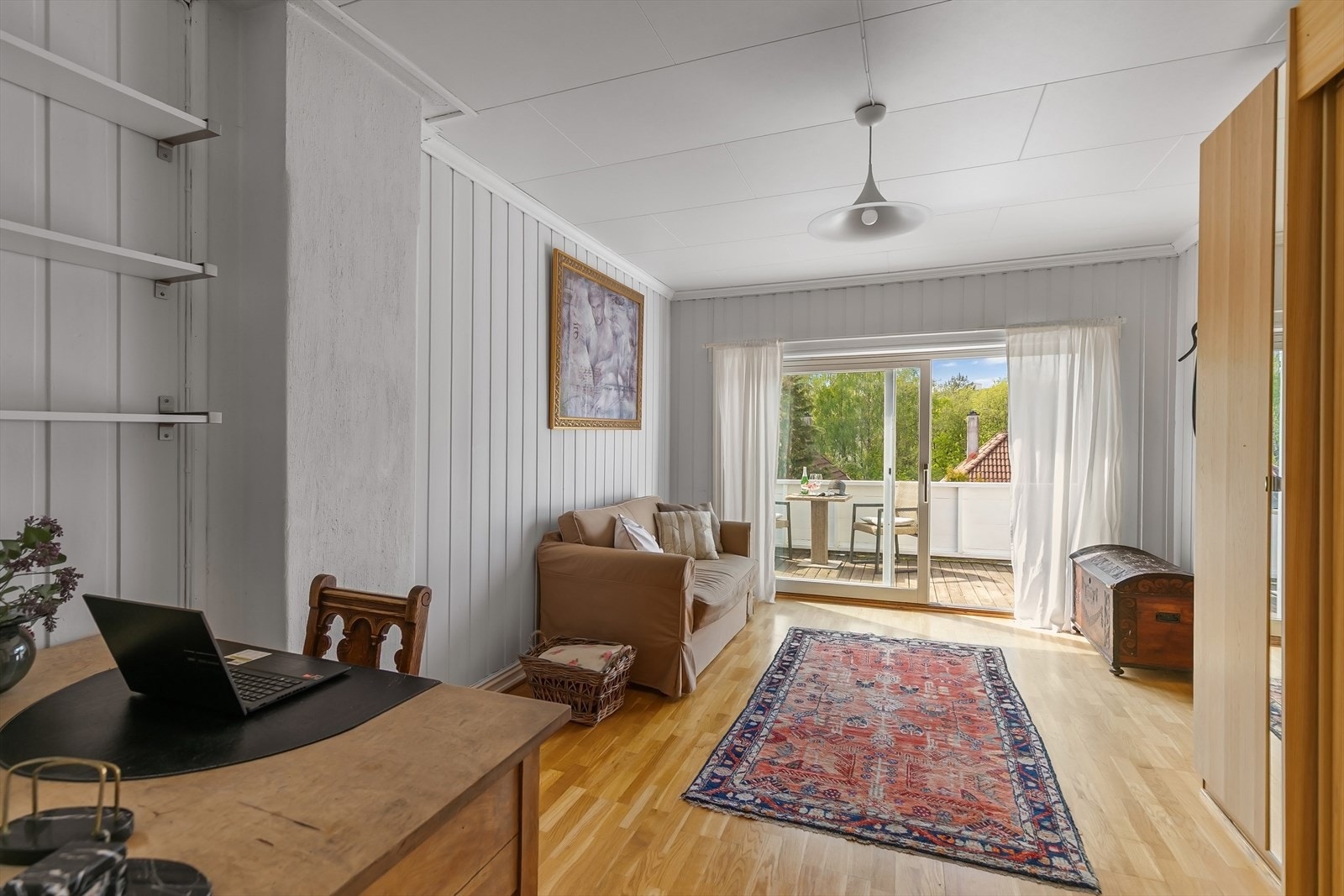 Soverom 2 med utgang til veranda Galleribilde