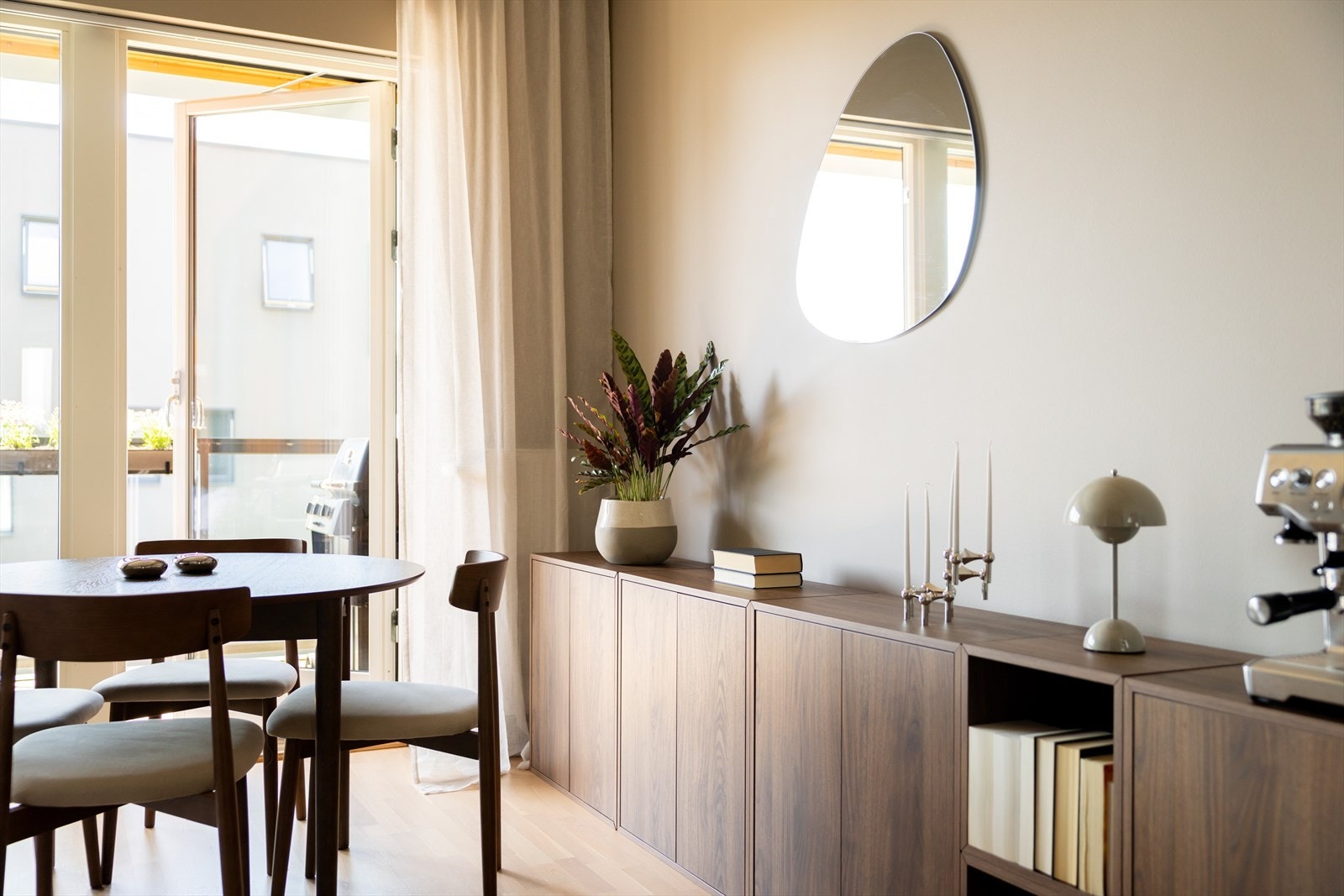 Det er godt med oppbevaringsmuligheter i leiligheten! Galleribilde