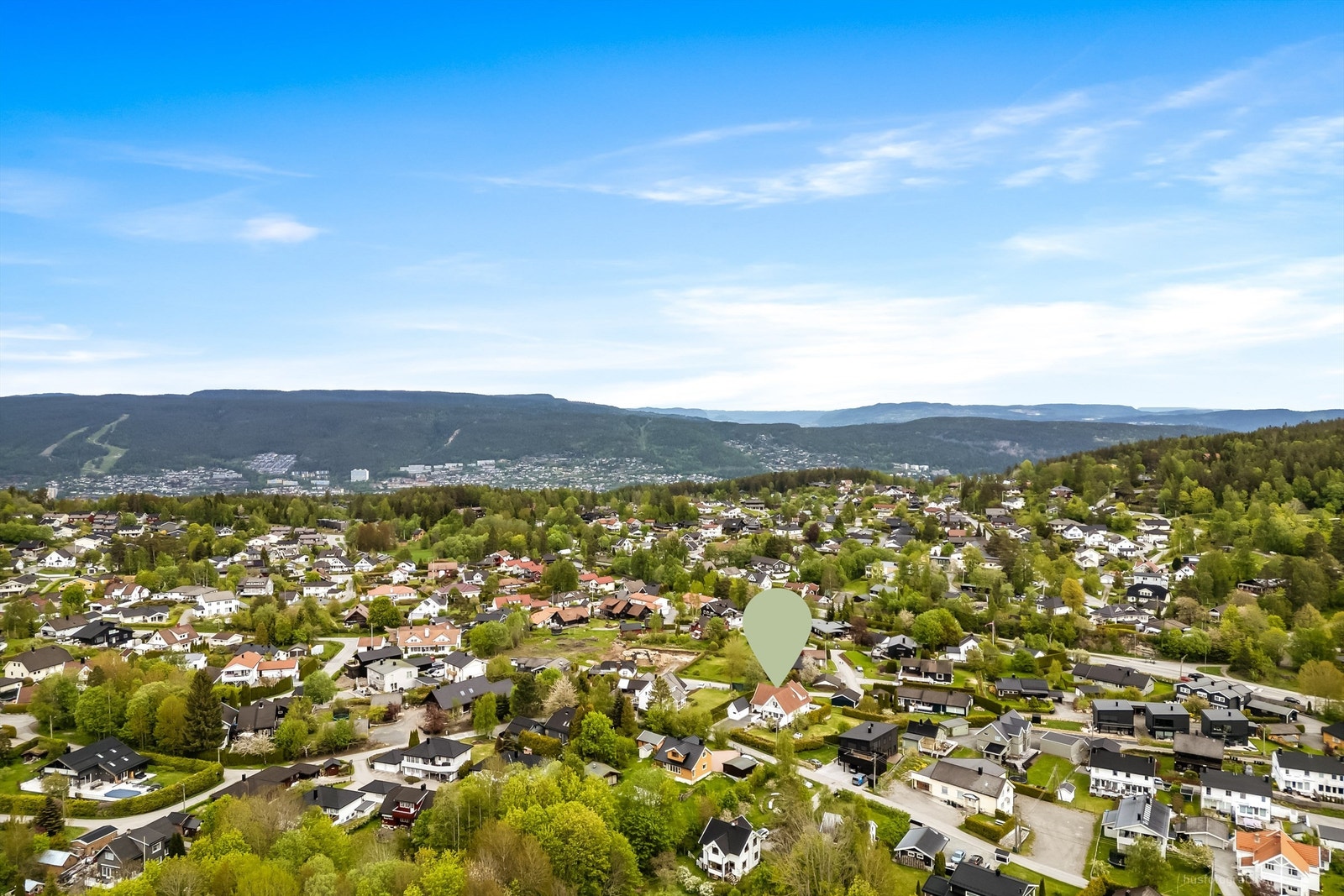 Praktisk avstand til Konnerudsenteret, skoler og idrettsanlegg. Galleribilde