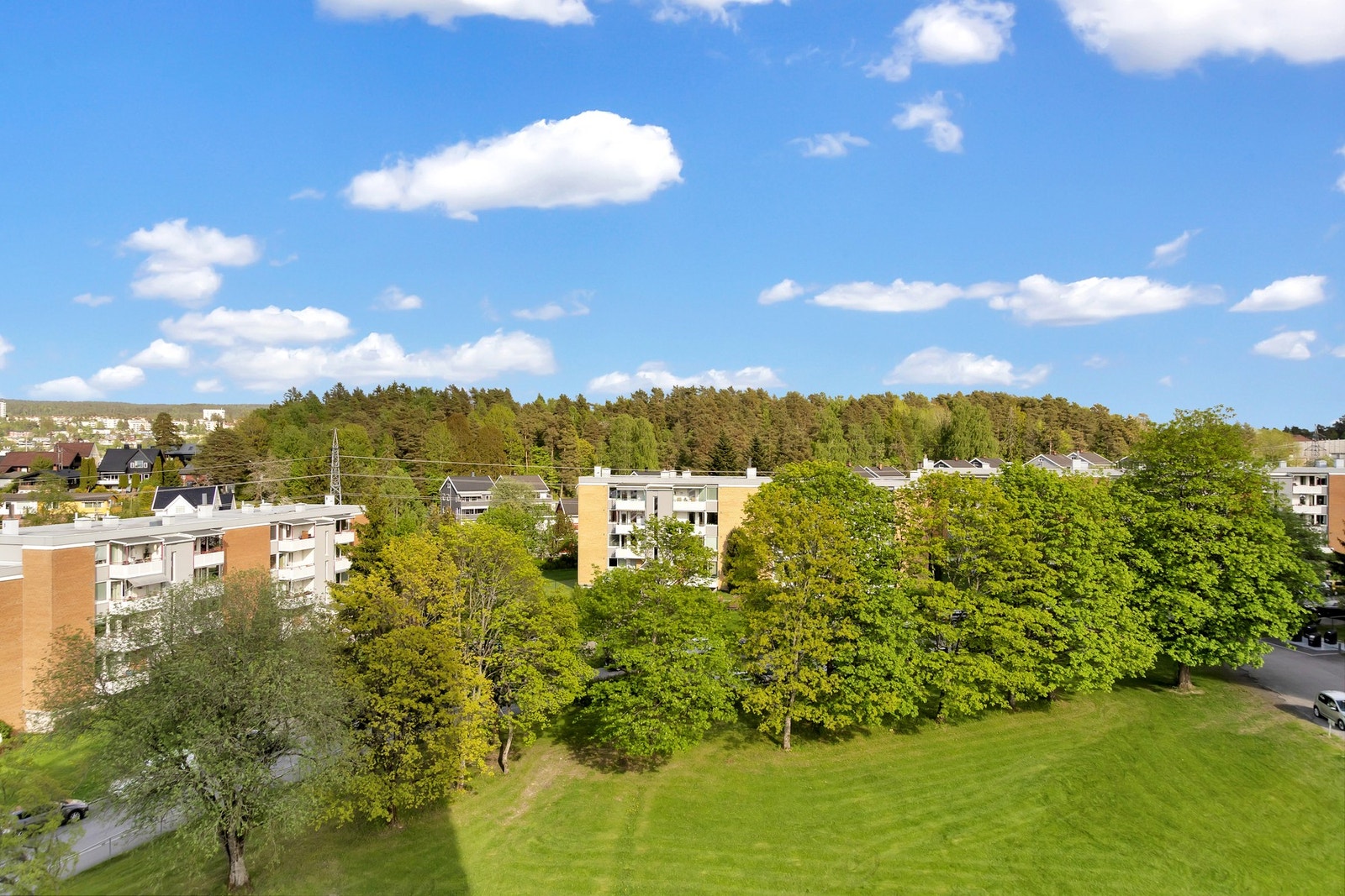 Borettslaget består av 502 andelsleiligheter, fordelt på 18 bygninger, hvorav 3 stk. høyblokker. Galleribilde