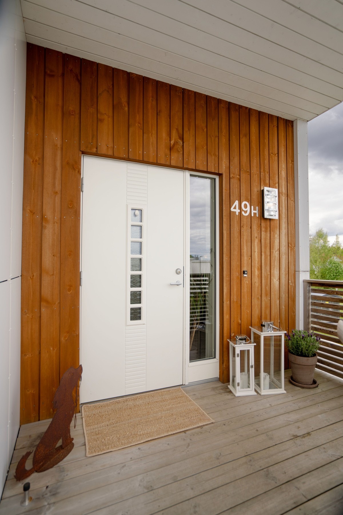 Inngangsparti med takoverbygg. Galleribilde