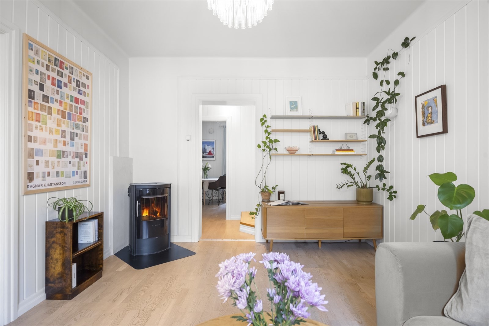 Et flott oppholdsrom som er lett å innrede. Galleribilde