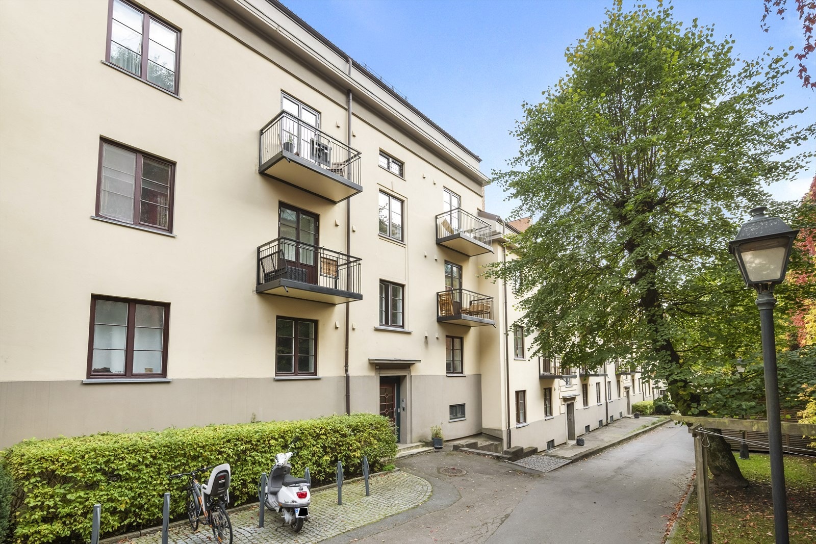Leiligheten ligger i de ærverdige Ila-kvartalene mellom St. Hanshaugen, Grünerløkka og Sagene, rett ved Alexander Kiellands plass. Galleribilde