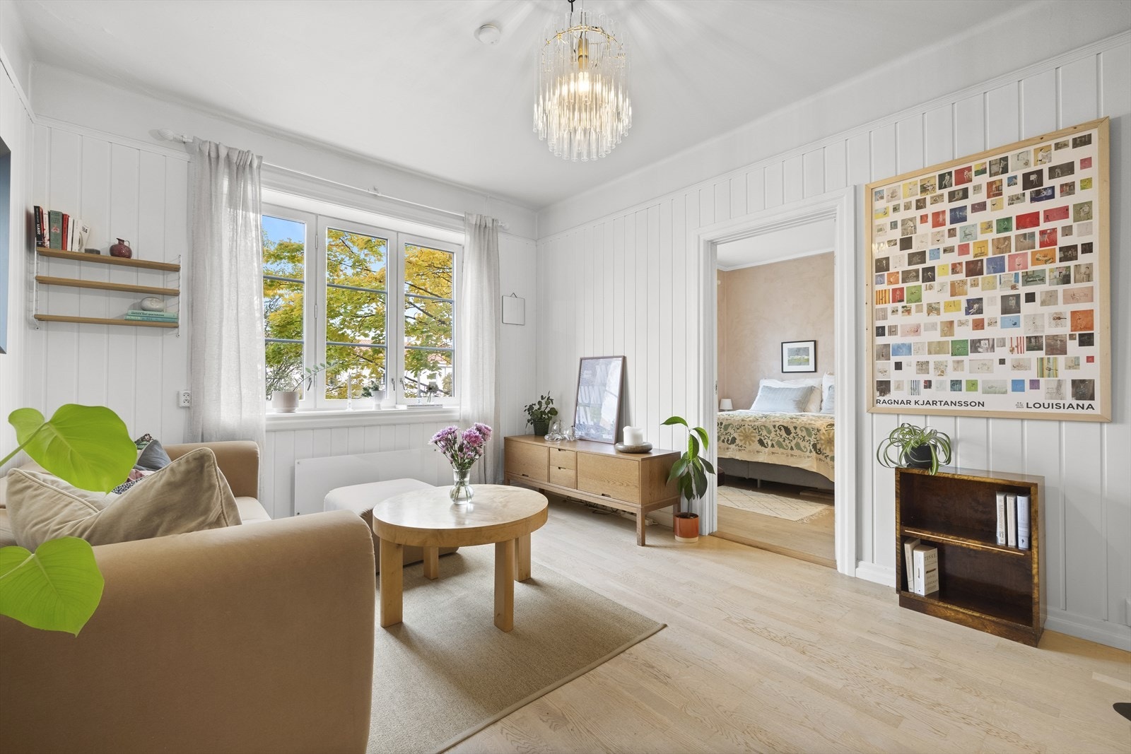 Boligen kan skilte med bl.a.: peis, walk-in, store vindusflater med dype vindusposter og frodig utsyn. Galleribilde