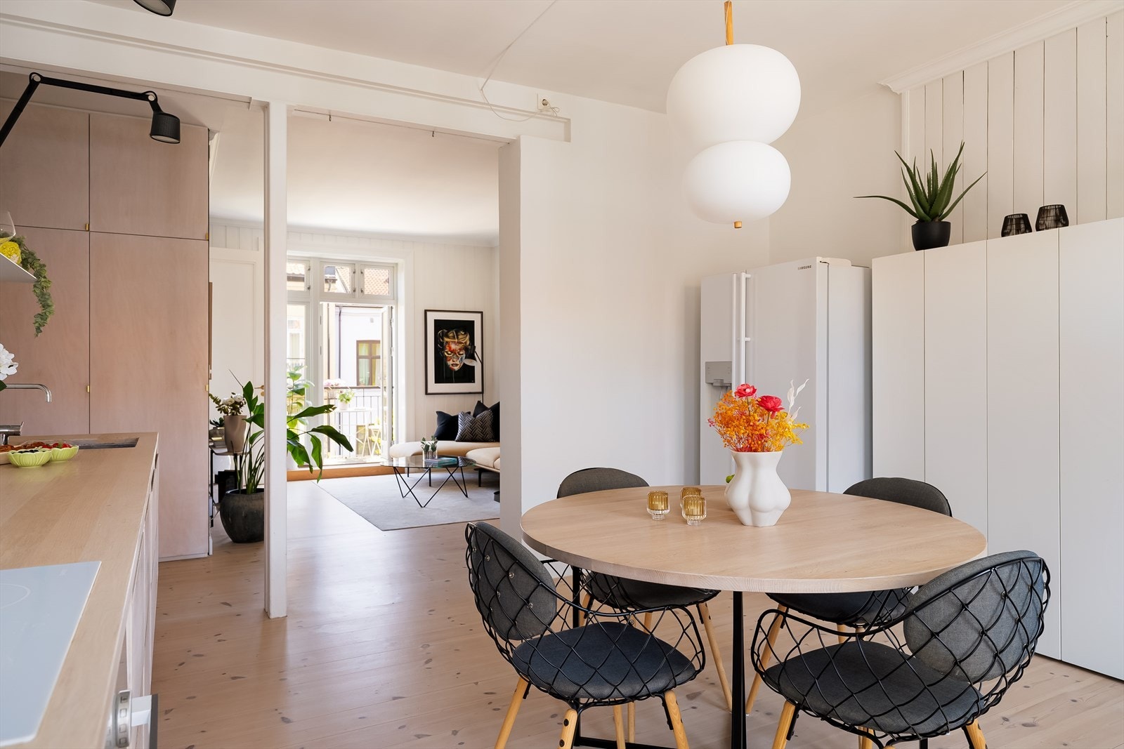 Leiligheten har et herlig, sosialt spisekjøkken med god plass til stor spisegruppe. Galleribilde