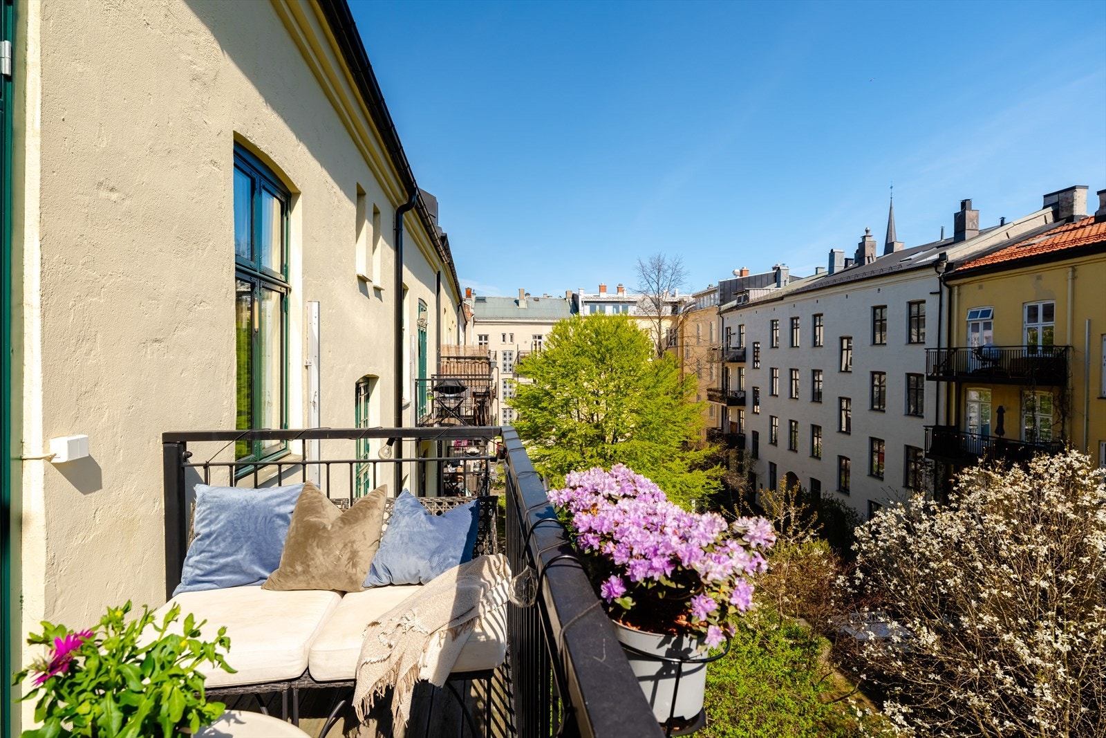 Her er det plass til kafesett og beplantning. Galleribilde