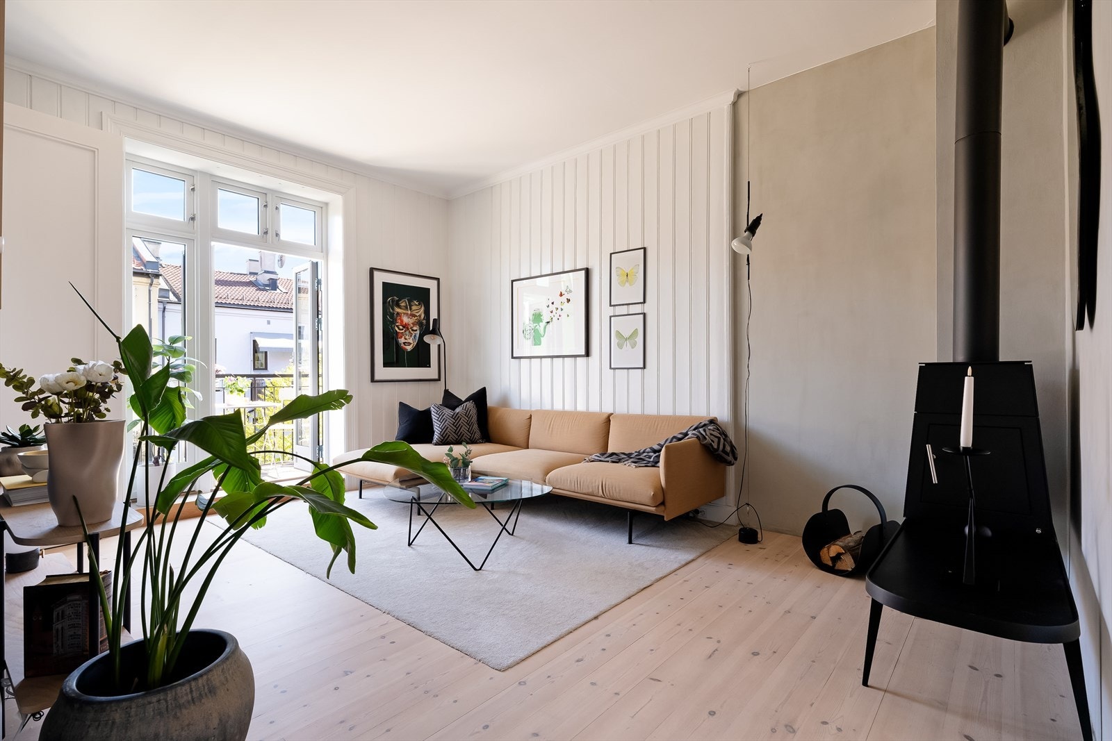 Leiligheten ligger i 4. etasje og inneholder entré, kjøkken, stue, to soverom og bad. Galleribilde