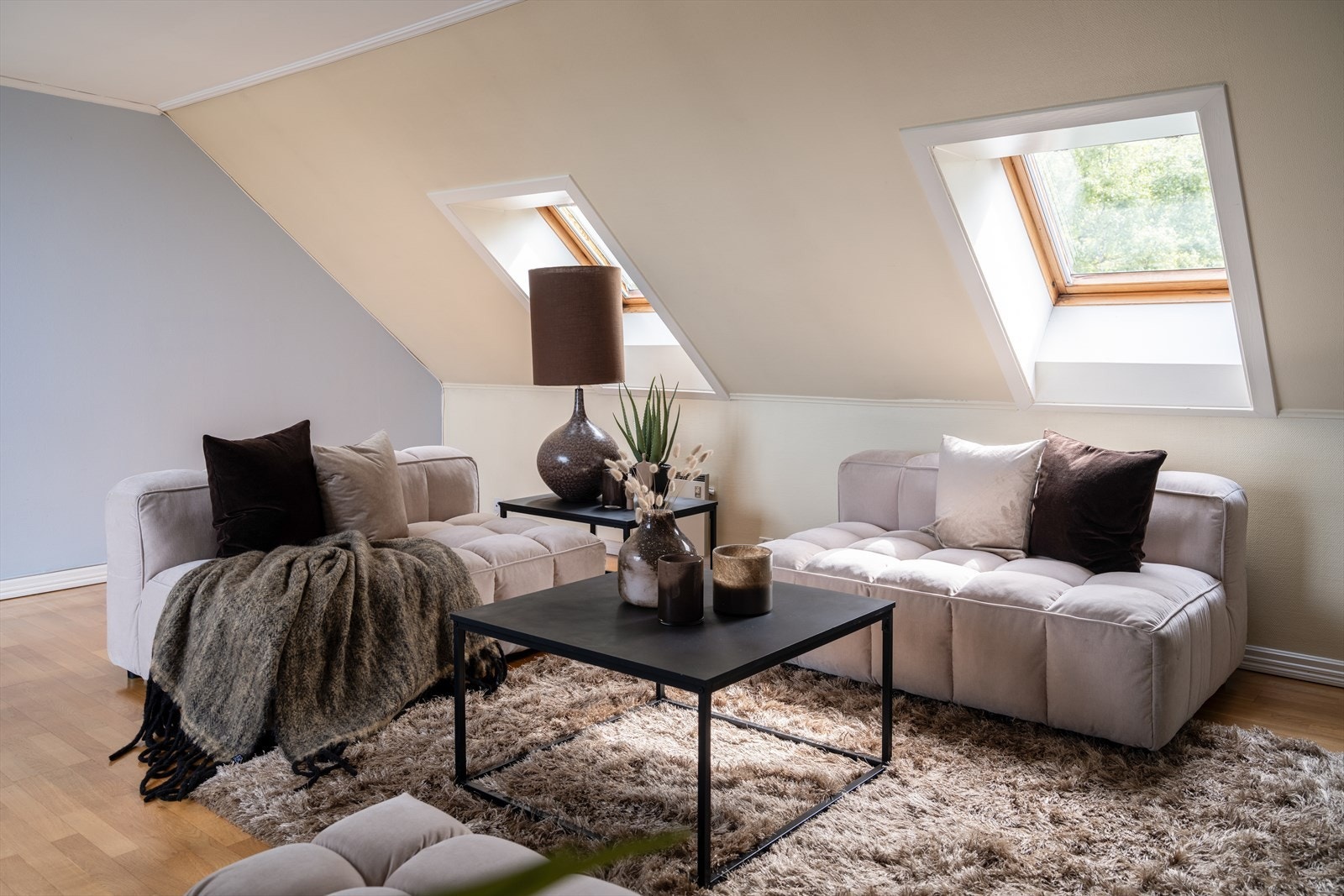 Her er det god plass til å innrede med sittegruppe, loftstue eller hva en måtte ønske seg. Galleribilde