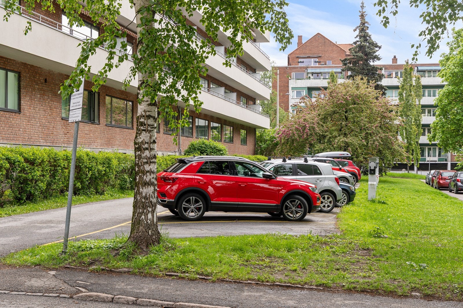 Det er mulighet for å leie parkeringsplasser i regi av borettslaget. Galleribilde