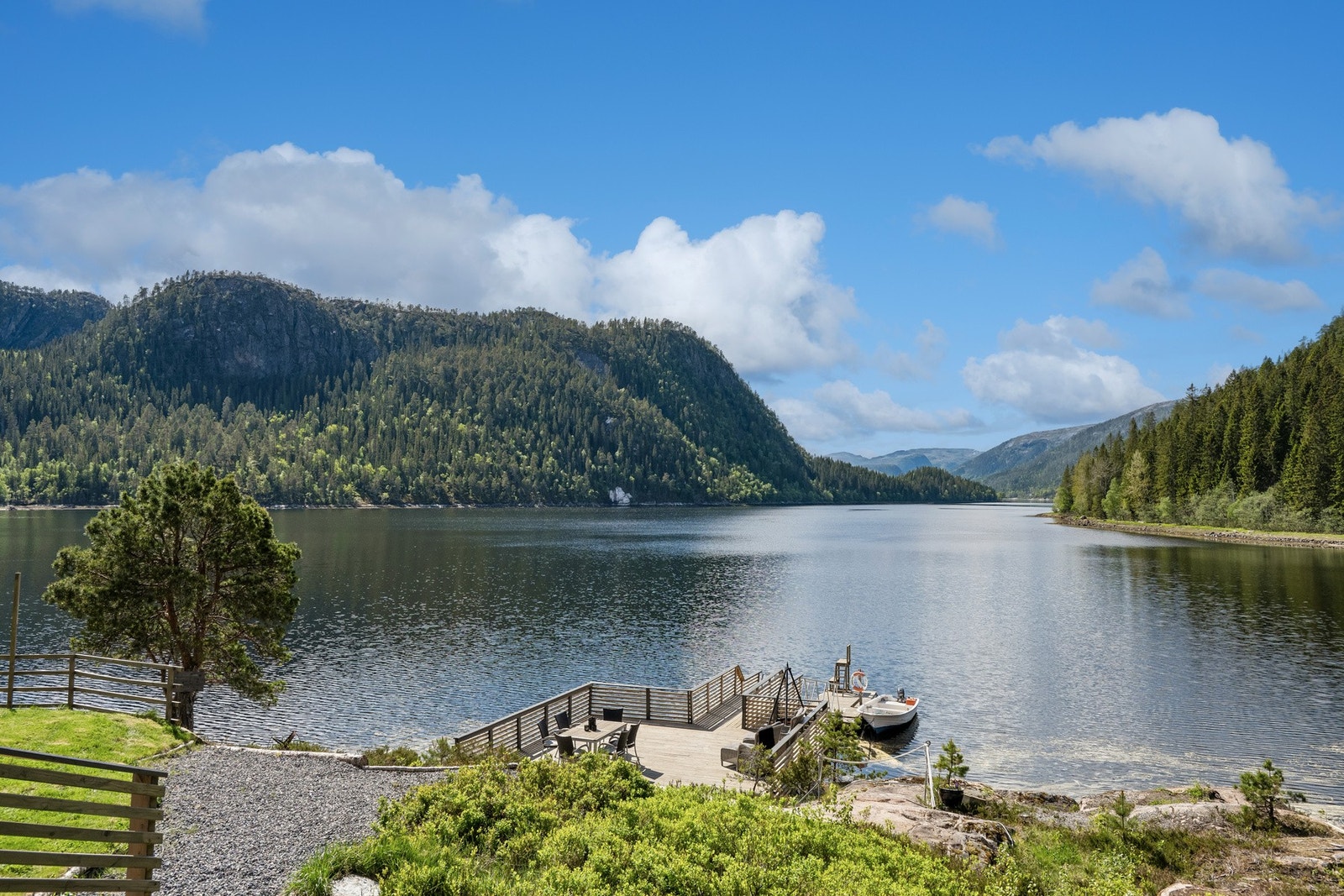 Nydelig utsikt mot fjorden. Galleribilde