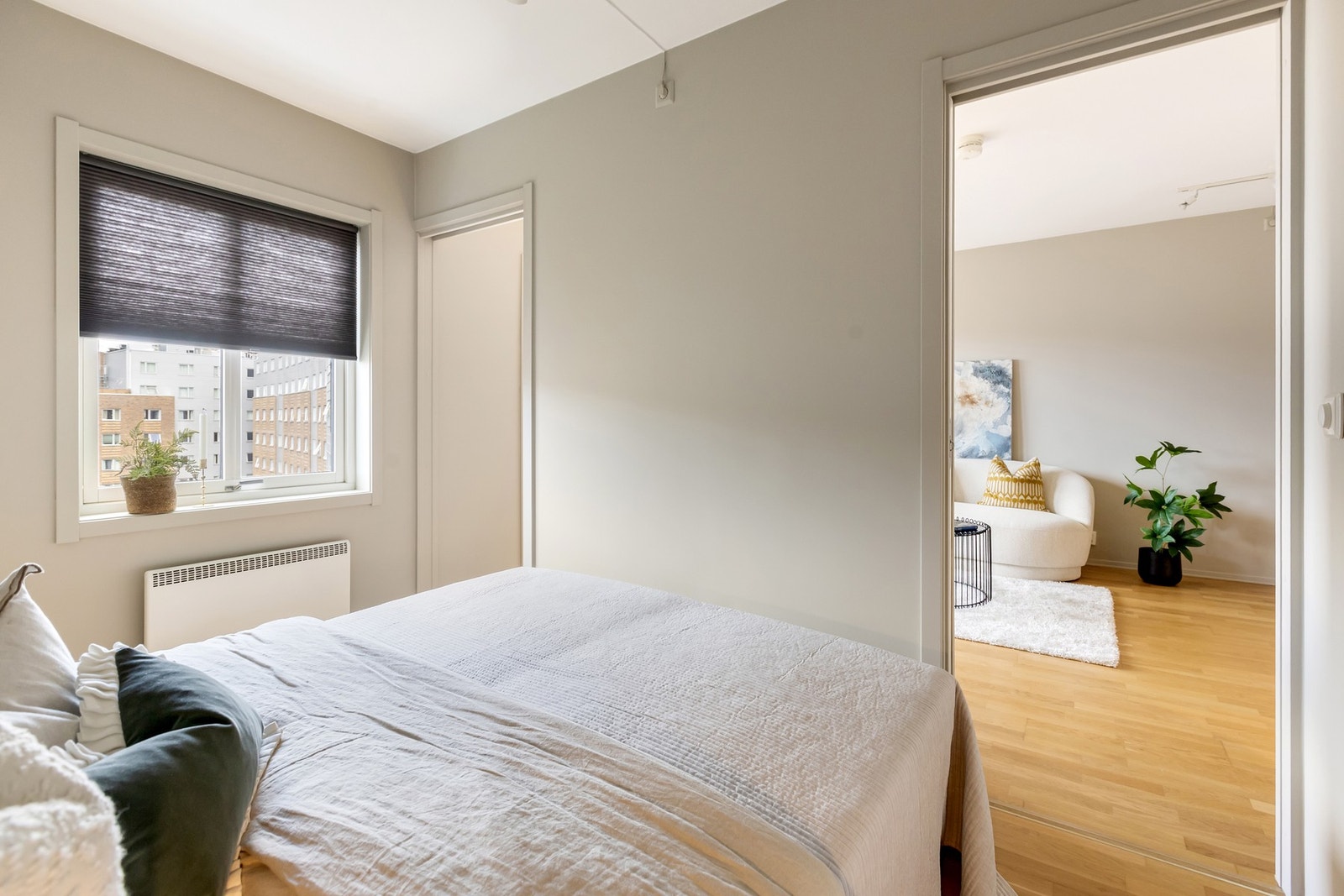 Det er inngang fra hver side av sengen, noe som er praktisk dersom man er 2 stk i husstanden. Galleribilde