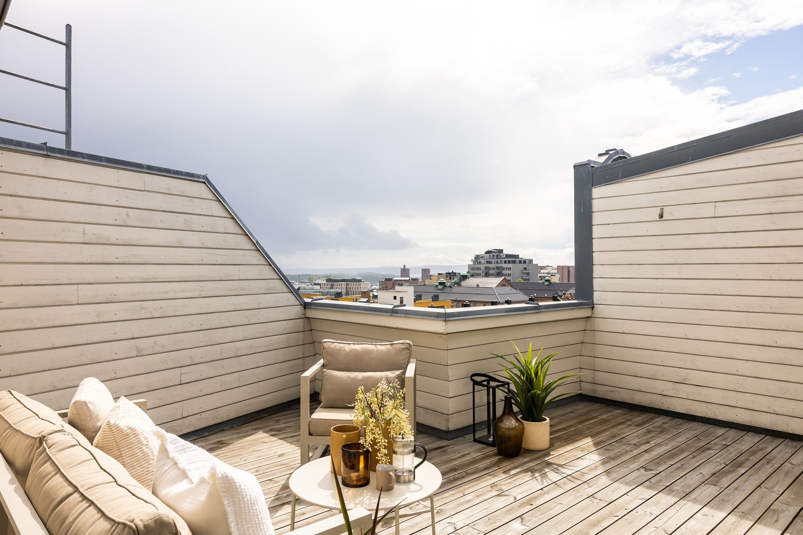 Skjermet og helt privat. Begge terrassene vender mot indre gård. Galleribilde