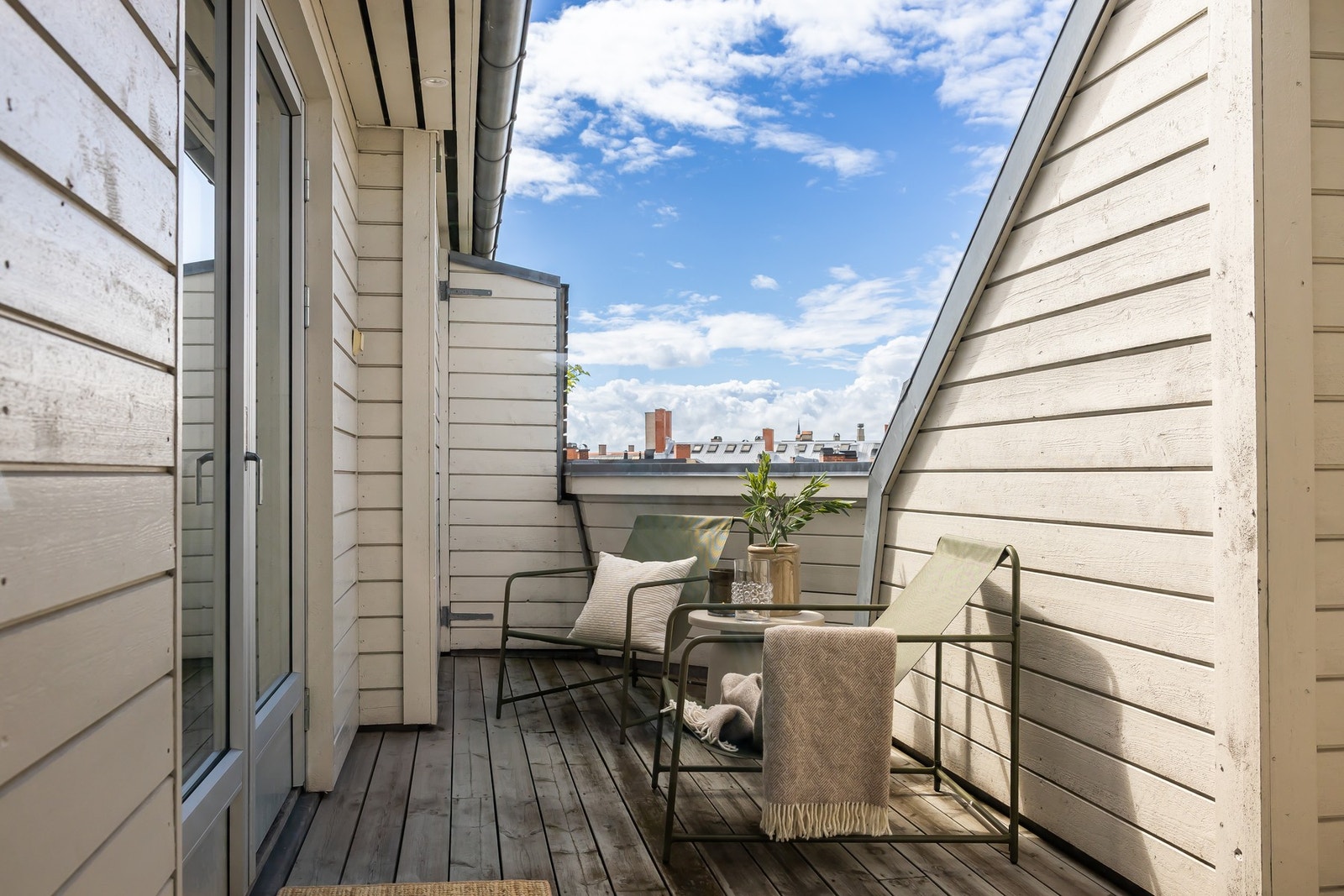 Minste terrasse på 11 m2. En lun og sjarmerende terrasse med herlig utsikt. Galleribilde