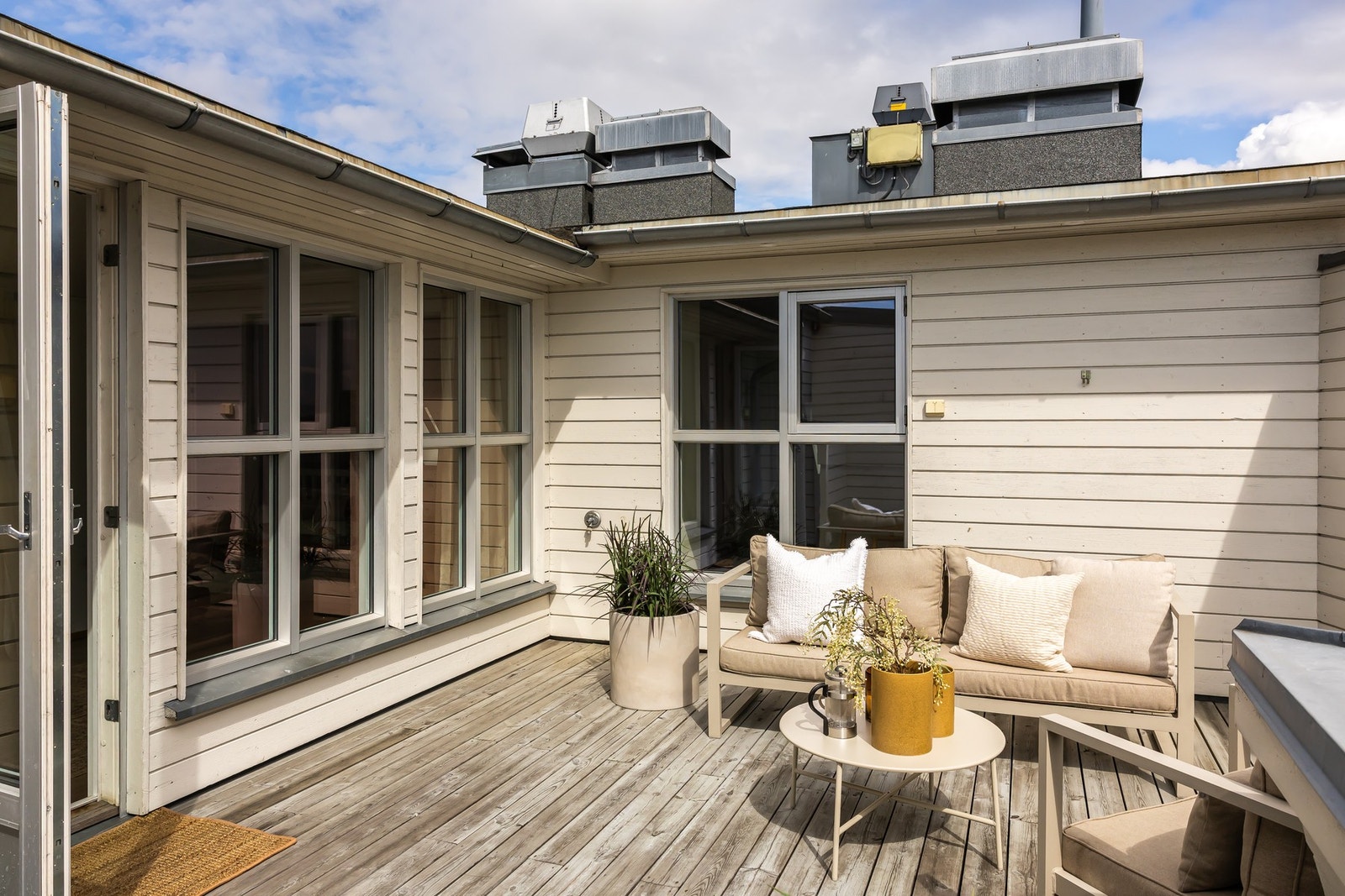 Nydelig terrasse på 18 m2. Utekran og stikkontakt. Galleribilde