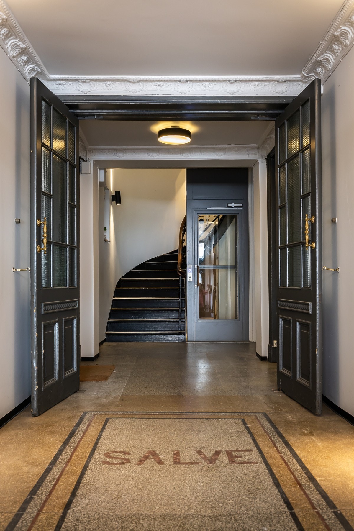 Innbydende inngangsparti med vakre detaljer. Galleribilde