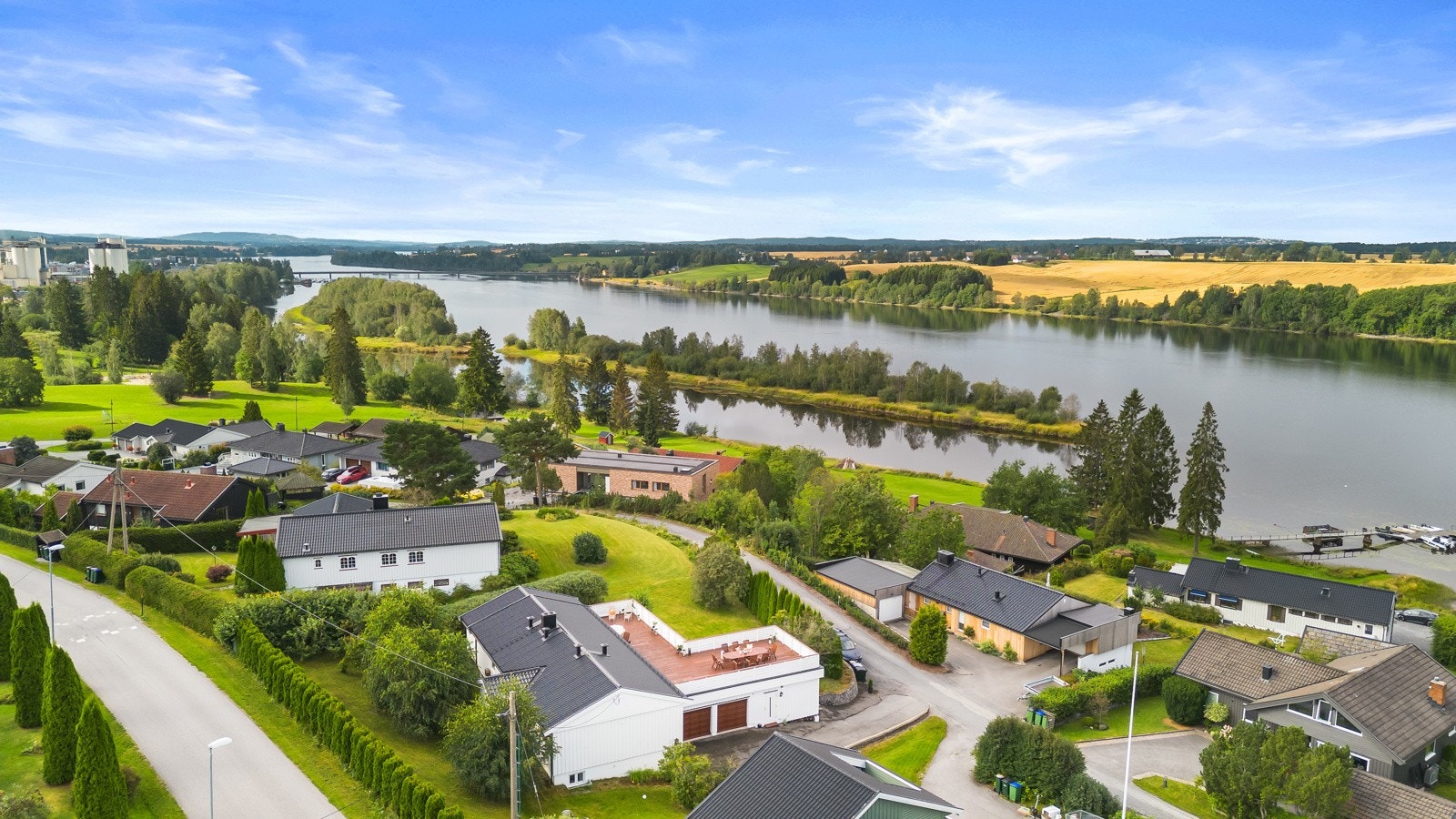En unik enebolig med kanskje Årnes beste beliggenhet Galleribilde