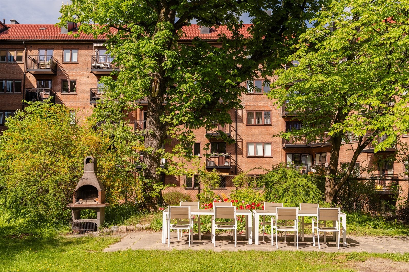 Leiligheten ligger skjermet og tilbaketrukket til i grønne omgivelser midt i hjertet av Sagene. Galleribilde