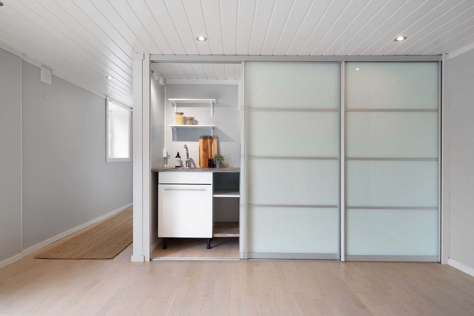 Godt med lagringsplasser på loft og i underetasje Galleribilde