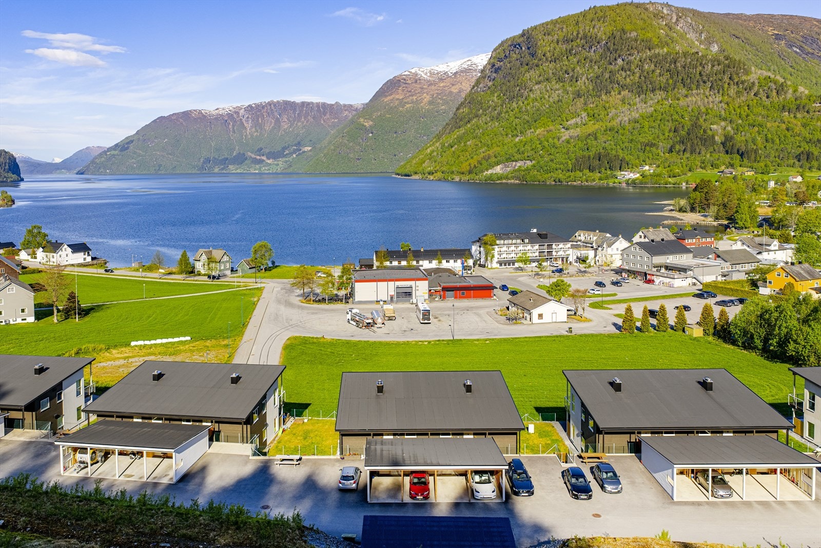 Velkommen til en hyggelig visning! | Foto av Blåtind fotografikk | Galleribilde