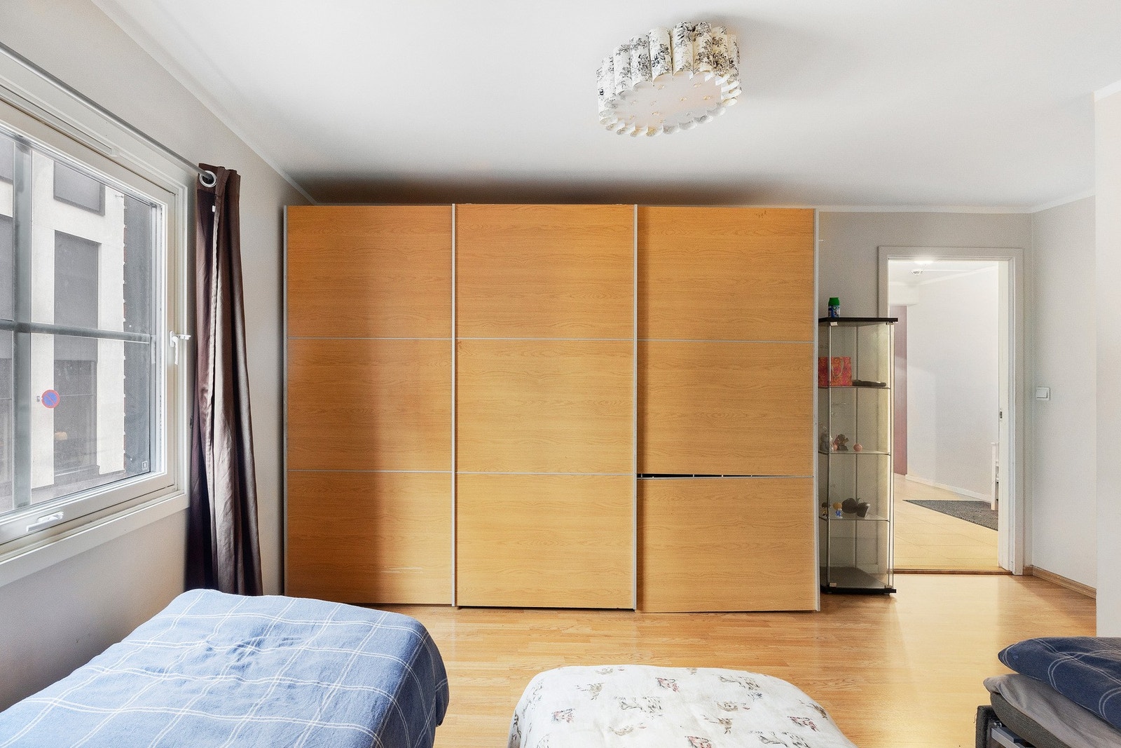 Rommet passer perfekt for barn eller tenåringer som trenger eget rom, eller som et ekstra gjesterom. Galleribilde