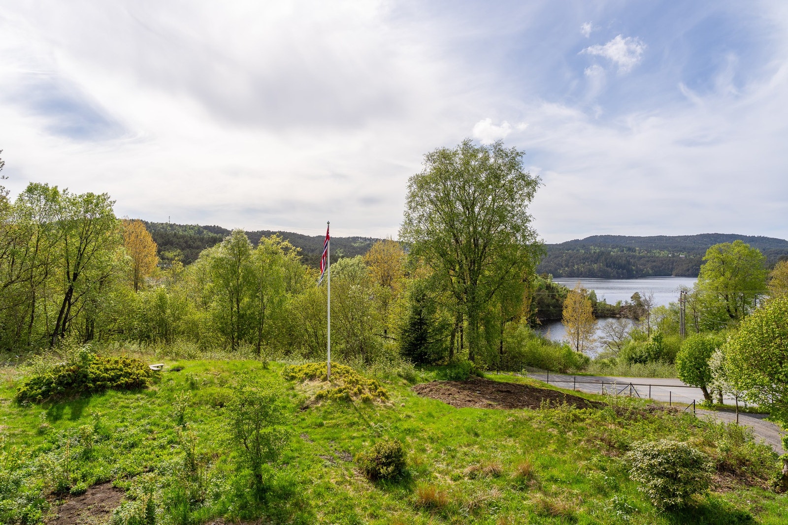 Stor hage til glede for både store og små. Galleribilde