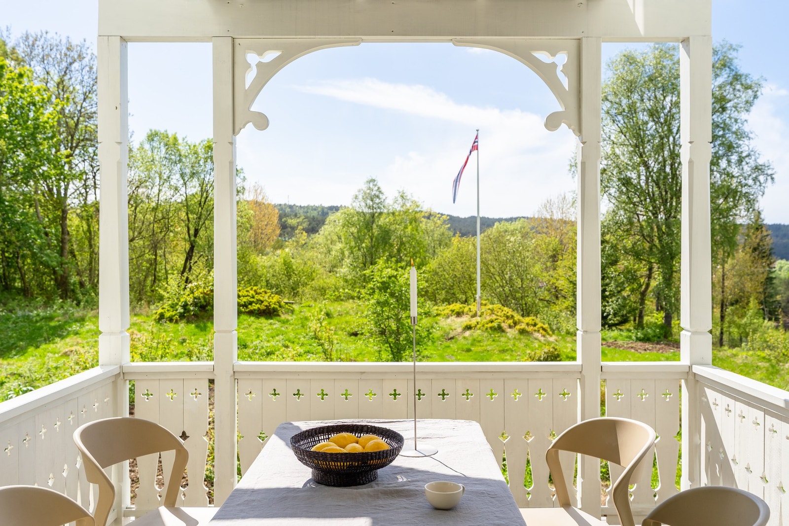 En nydelig enebolig i sveitserstil. Galleribilde