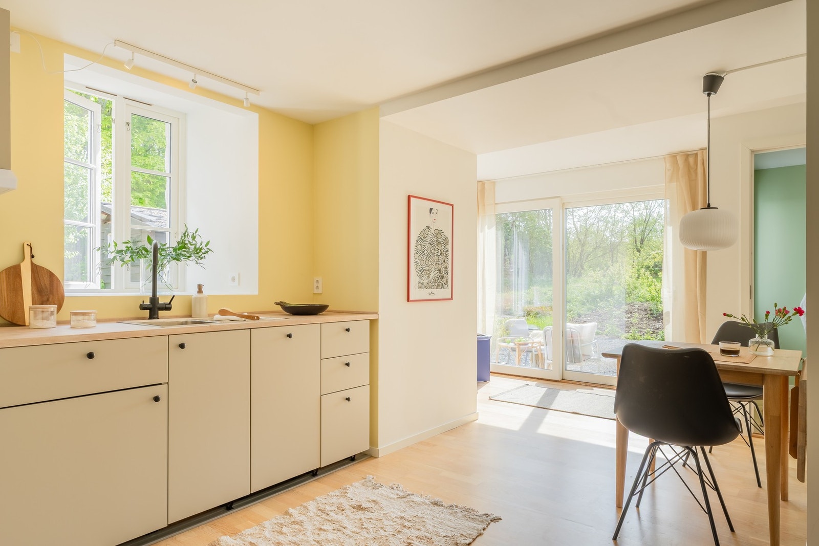Perfekt enten som utleiedel, gjesteavdeling eller en mer skjermet sone for ungdom i huset. Galleribilde