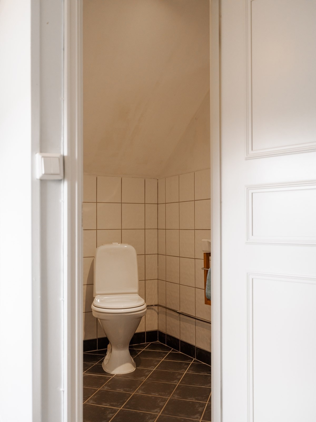 Toalettrom på loftet. Galleribilde