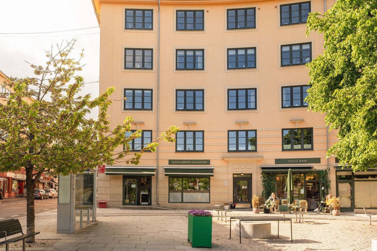 På torget finner du blant annet Oslo Raw, Vinbar, Adamstuen Sushi med mer. Galleribilde