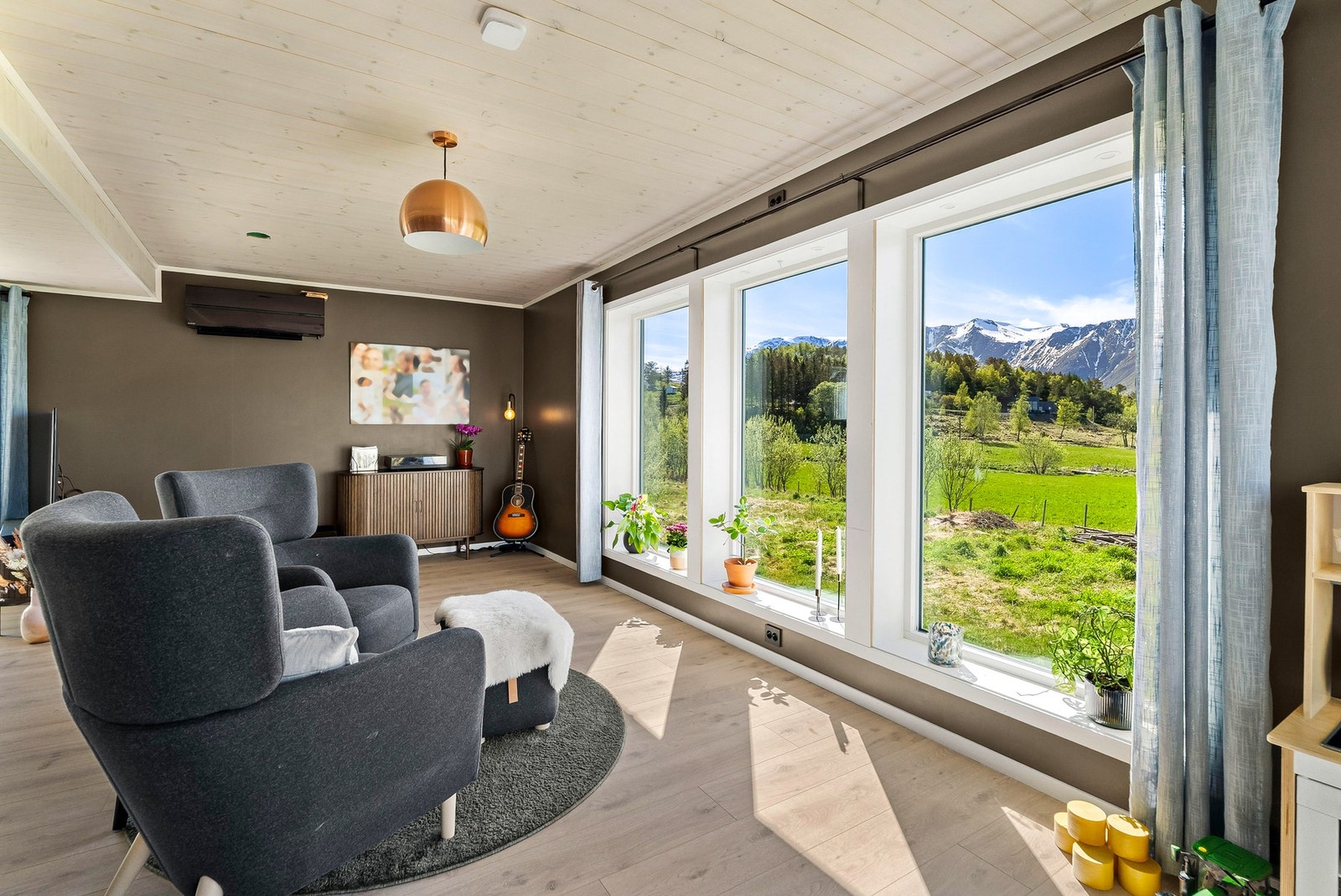 Boligen er utstyrt med et balansert ventilasjonsanlegg, installert i 2019. Galleribilde