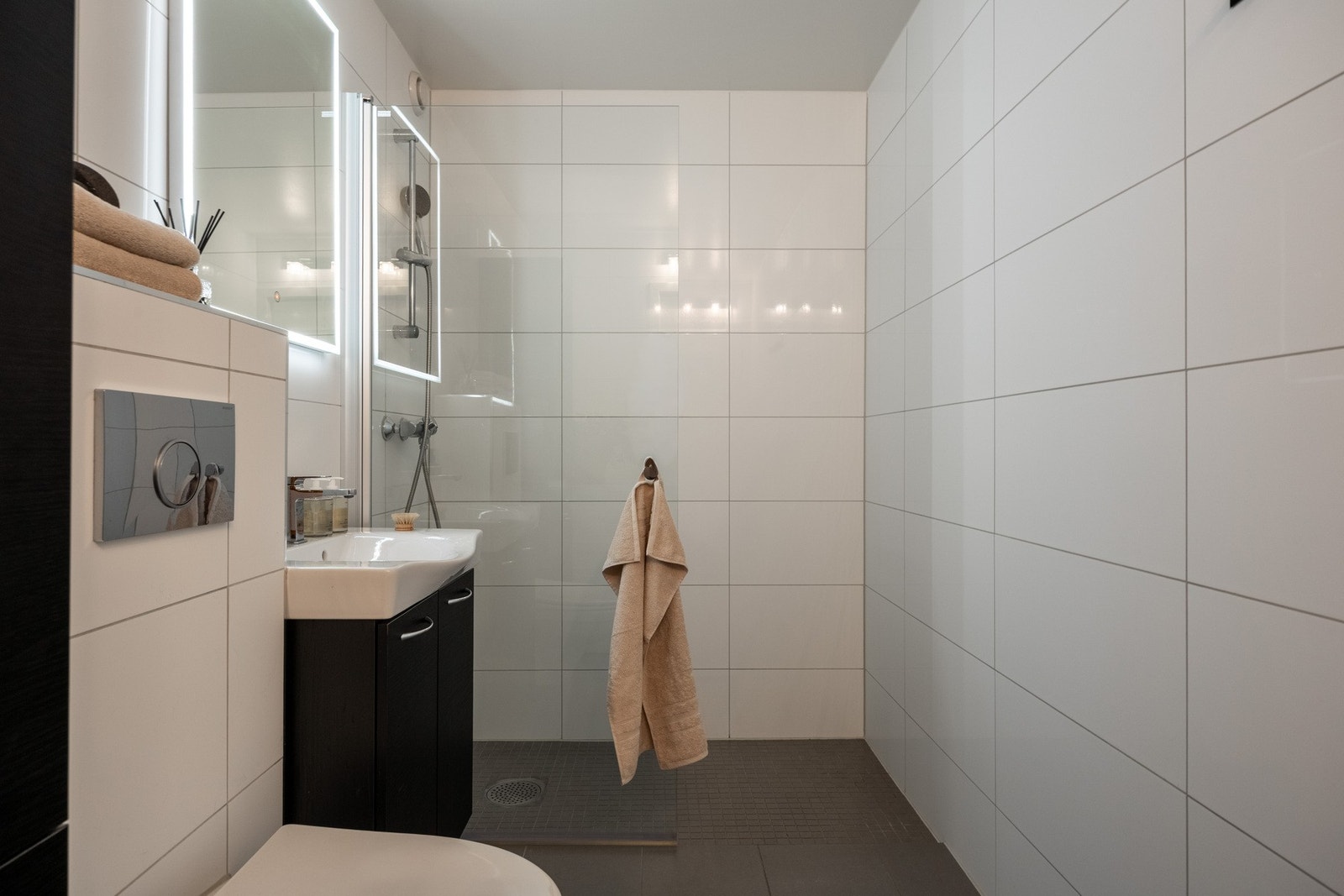 Pent baderom fra 2013 med praktiske løsninger. Galleribilde