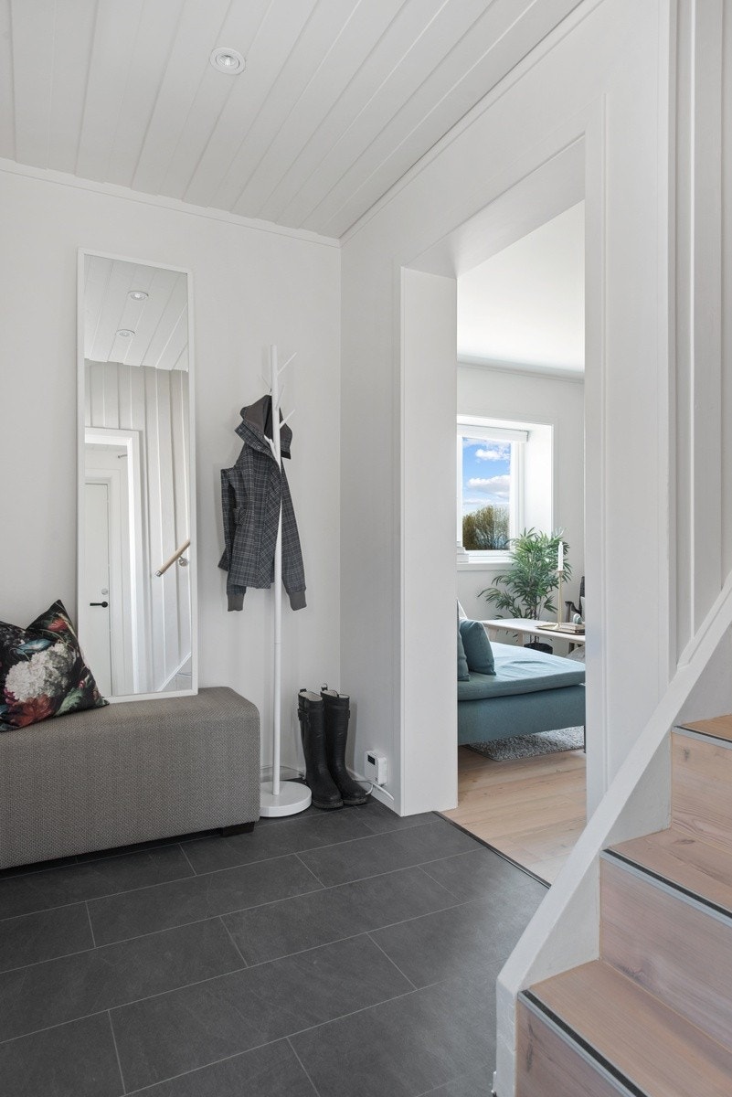 Entré med garderobe for yttertøy. Galleribilde
