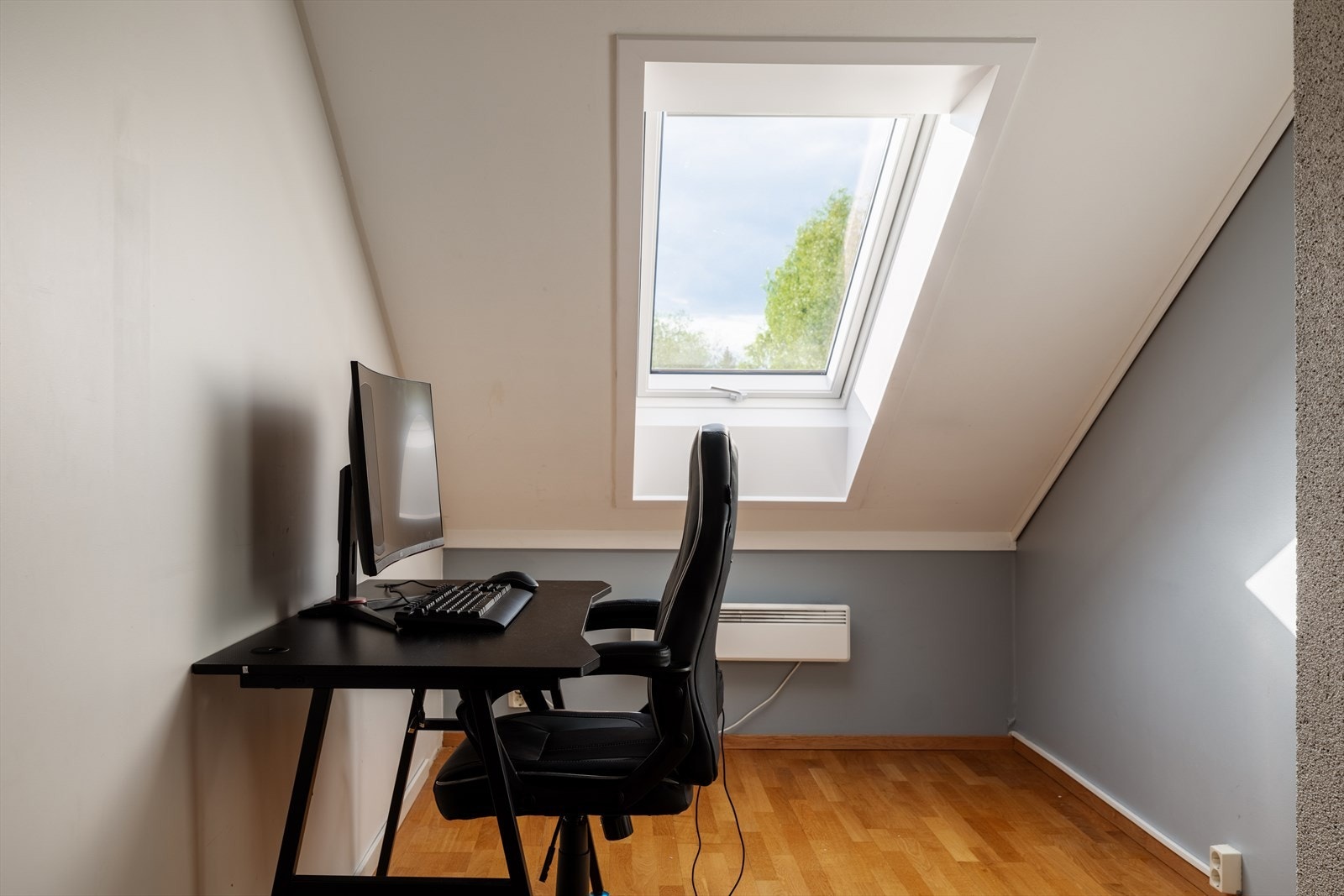 Innredet med hjemmekontor. Galleribilde
