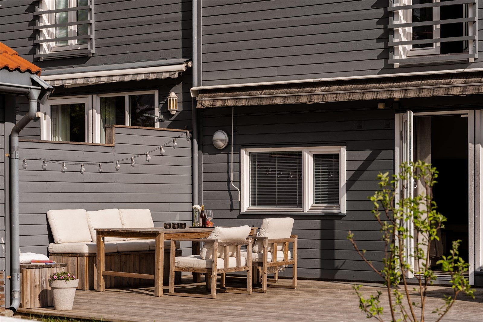 Her får dere et stort og innholdsrikt hjem med mye boltreplass både ute og inne. Galleribilde