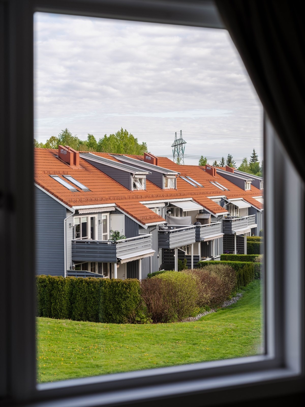 Hyggelig utsyn fra vinduet. Galleribilde
